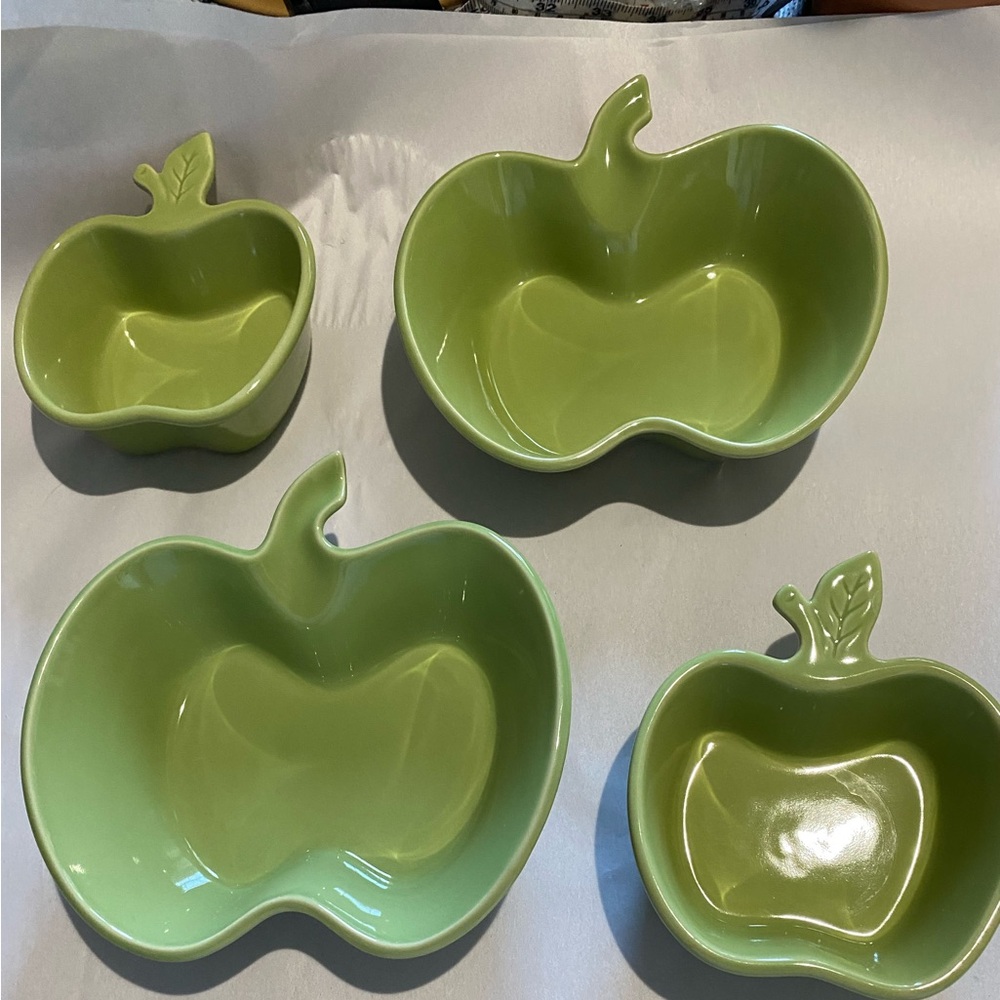 Chantal Green Apple Serving Bowls.Vintage 2005. EUC. 2large, 2 small. Not Used.